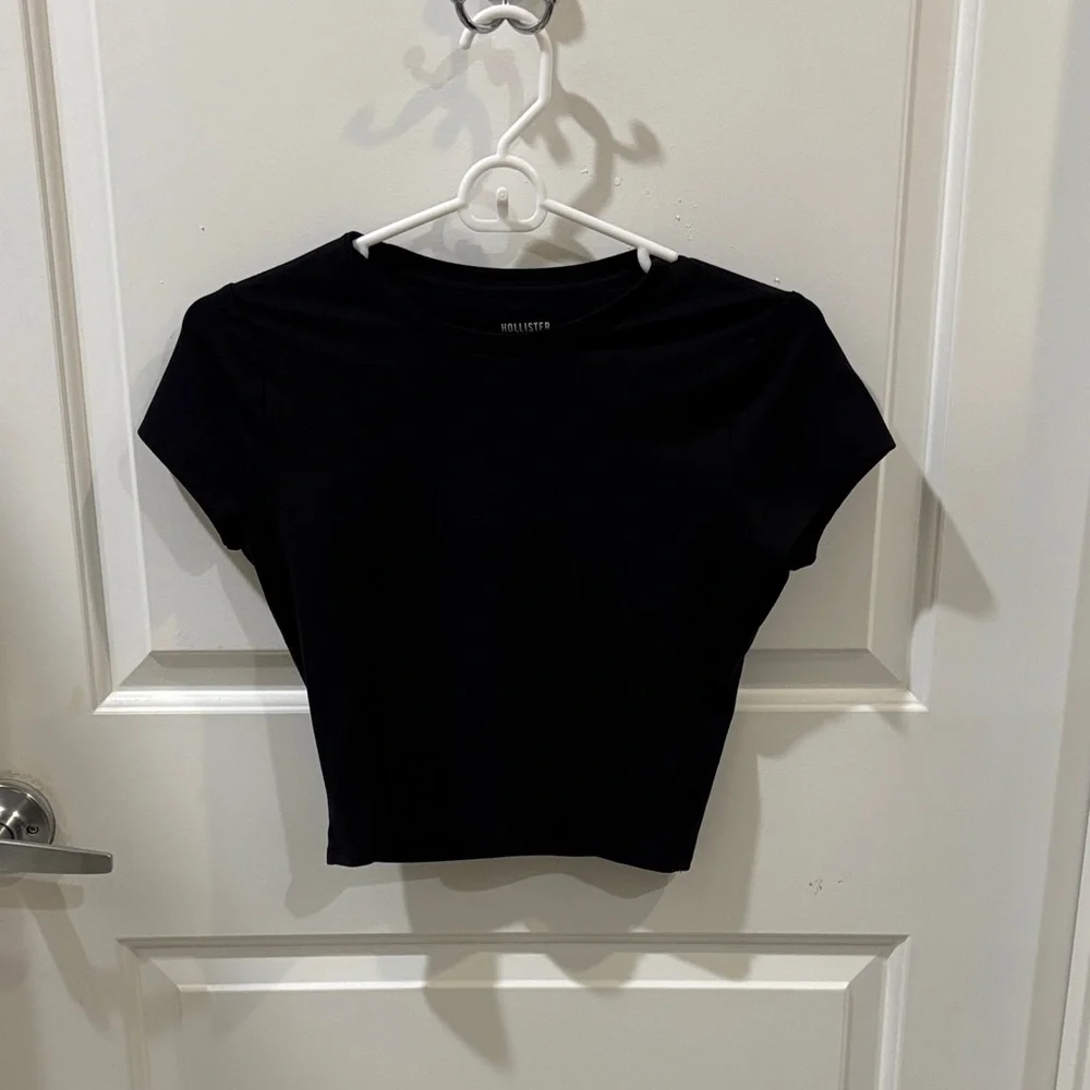 Hollister Soft Strech Seamless Baby Tee - Picture 5 of 7
